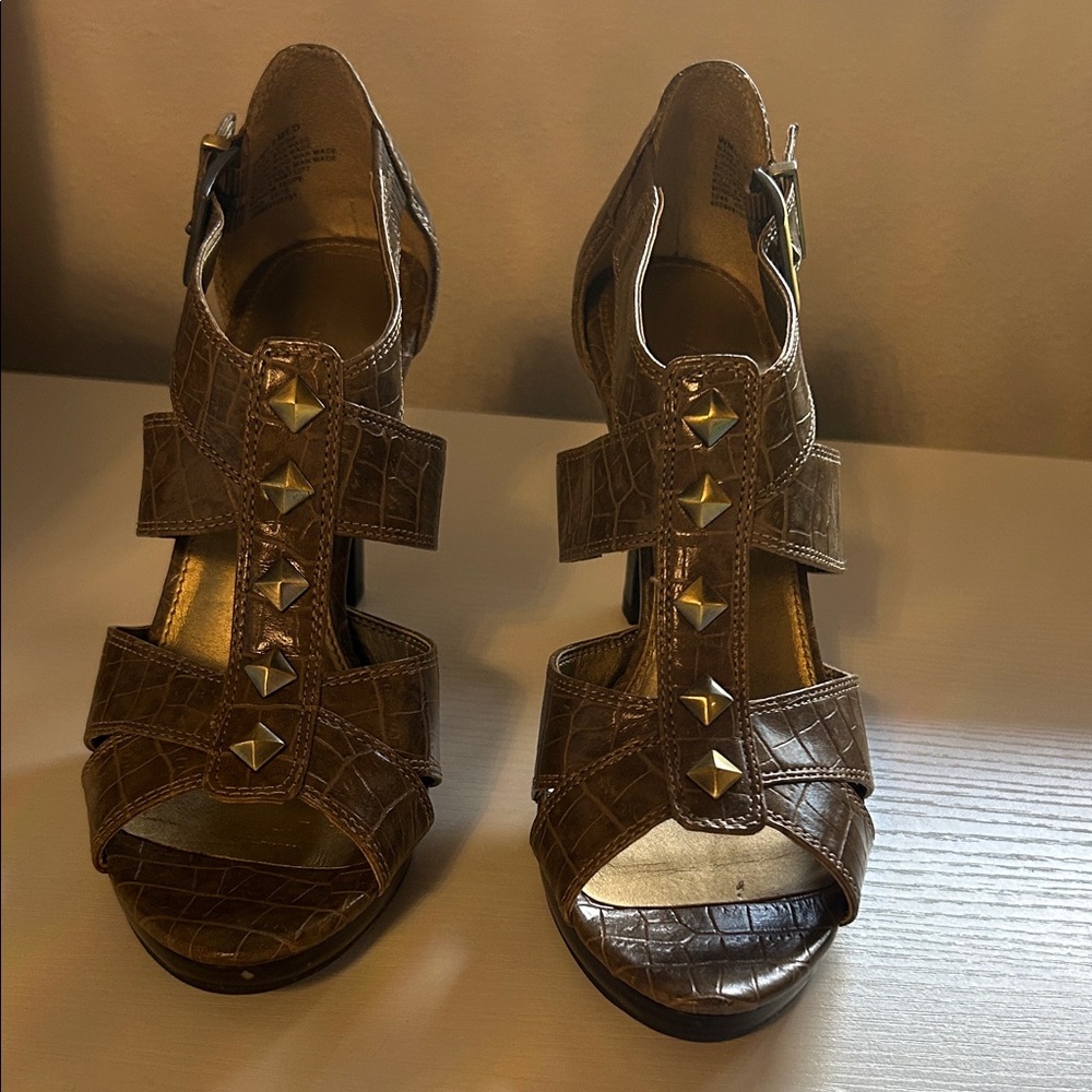 Dana Buchman Brown Croc-Embossed Studded Heels EUC